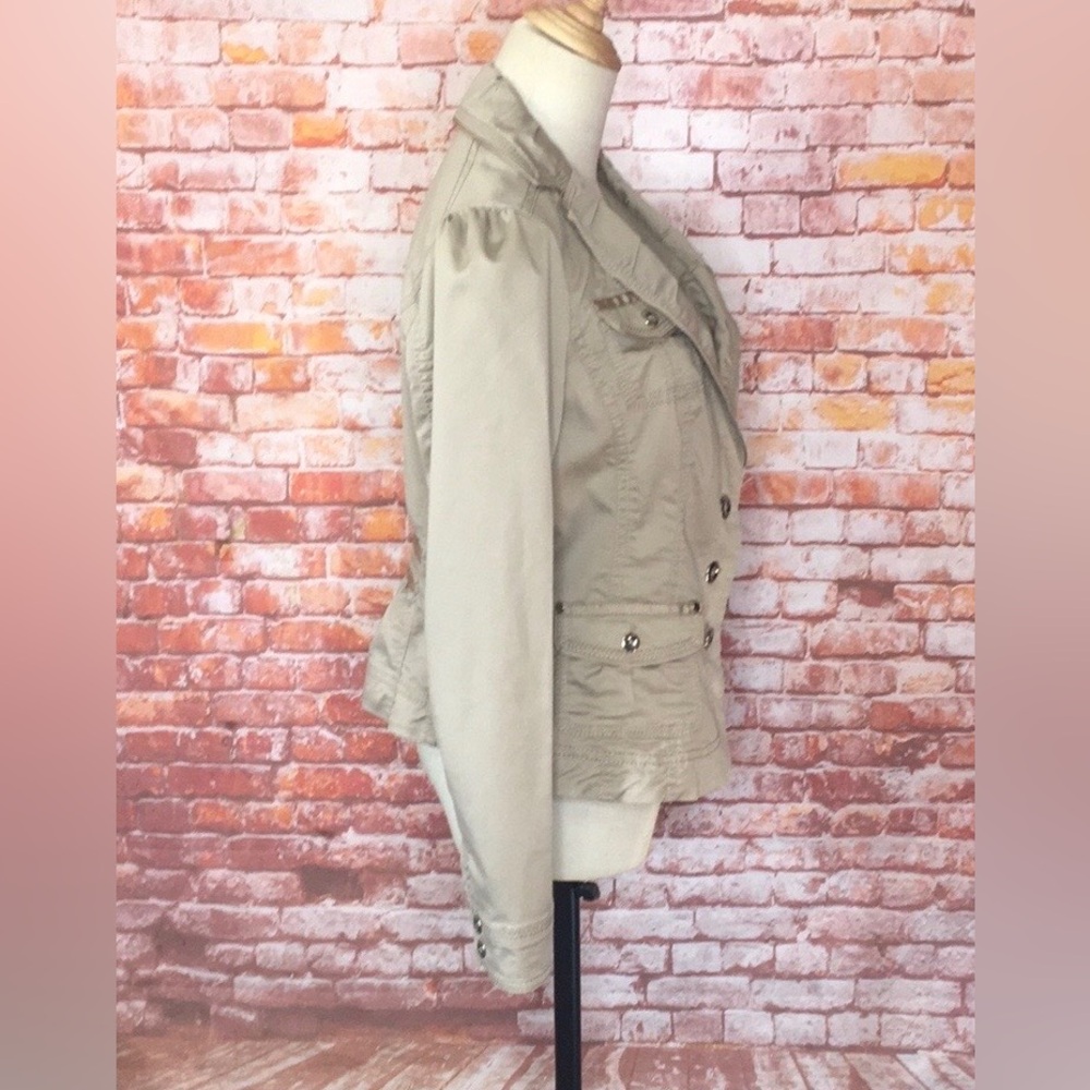 White House Black Market Tan
Tailored Cropped Button-Front Jacket - Picture 6 of 10